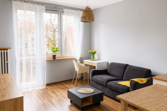 Dobra inwestycja! 2-pokojowe mieszkanie/balkon/piwnica – os. C.